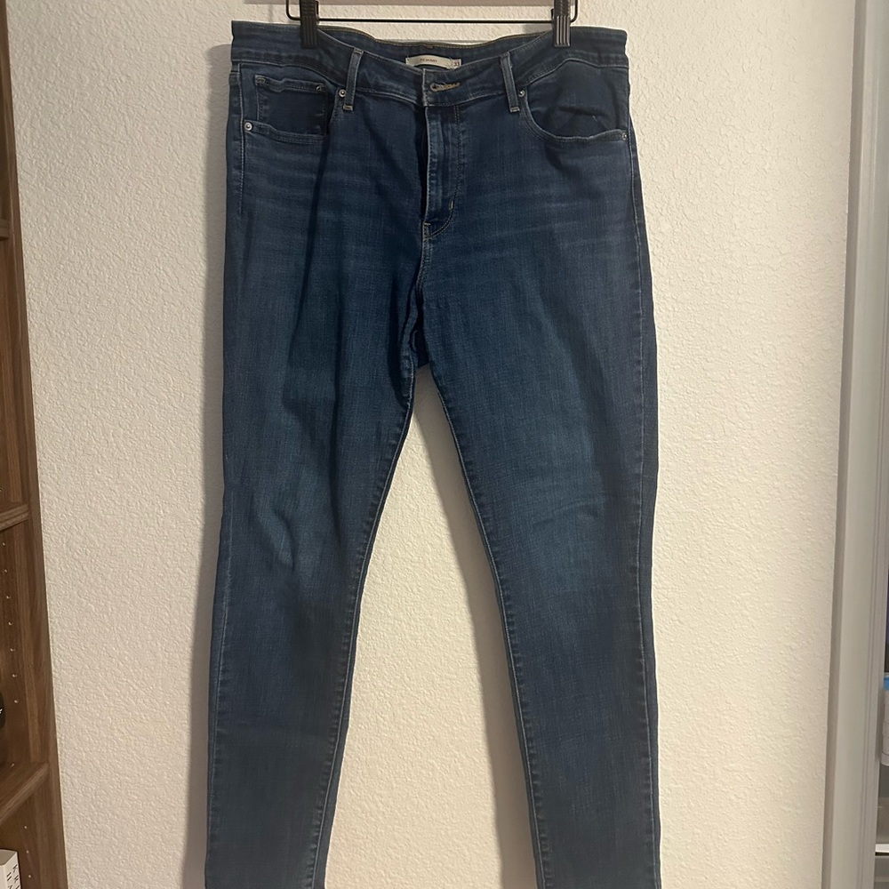Levi’s 711 Women’s Skinny‎ Jeans size 33 Medium Wash